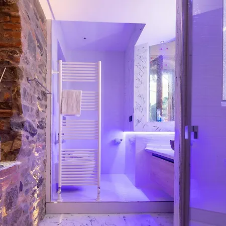 Ponte Rosso Modern By Mmega Florencja