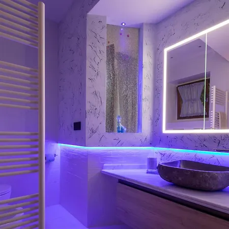 Apartment Ponte Rosso Modern By Mmega
